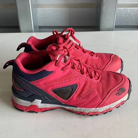 The‎ North Face Shoes Trekking Women’s Size 6 Red Hiking Trail Camping - Picture 1 of 14
